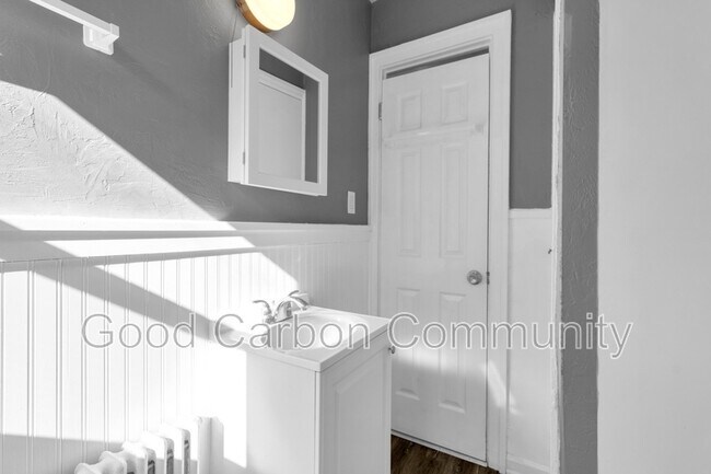 Building Photo - 326 Elmwood Ave