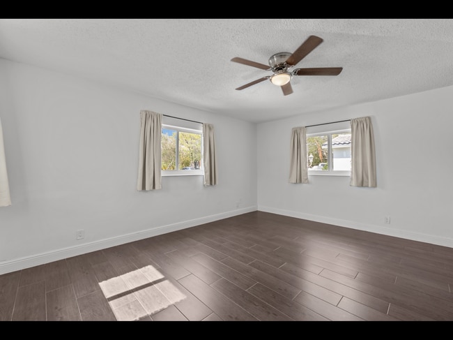 Building Photo - 2133 NE 56th Ct