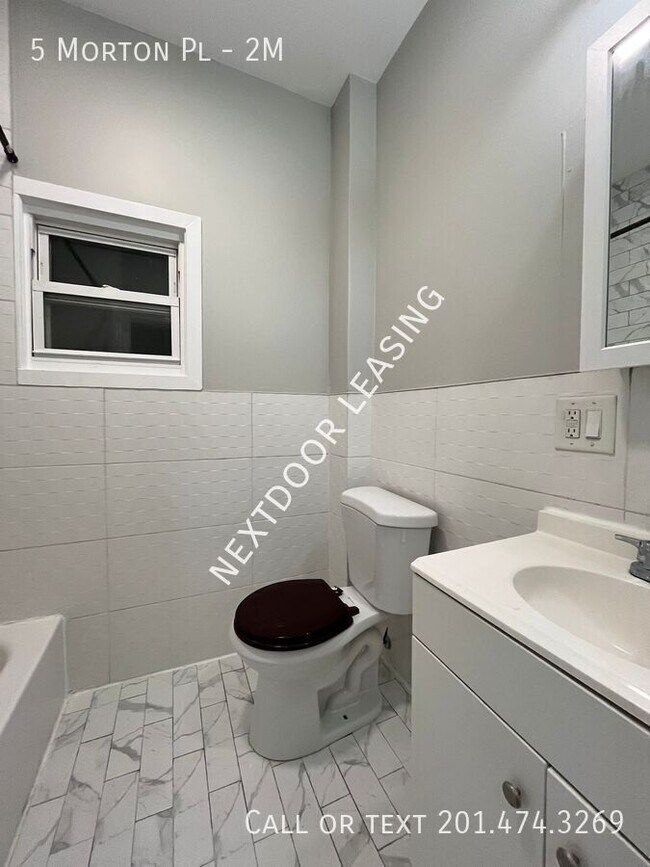 Building Photo - 5 Morton Pl