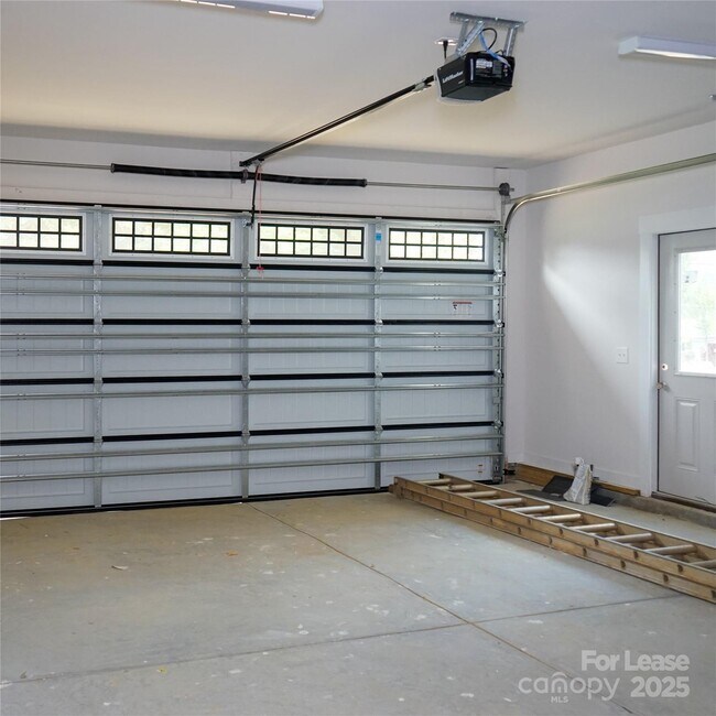Building Photo - 1003 Parkwood Ave