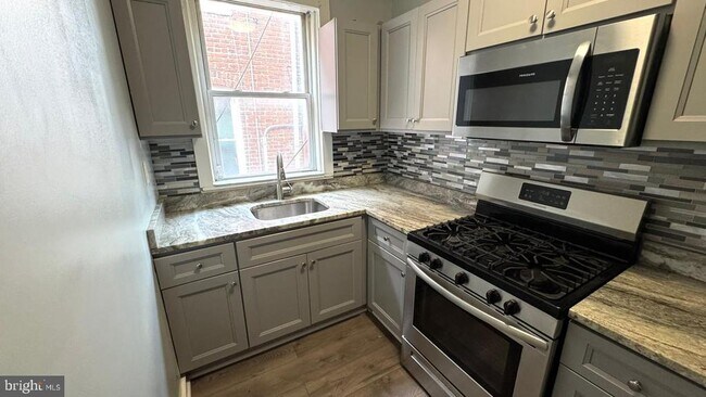 Primary Photo - 4724 Frederick Ave