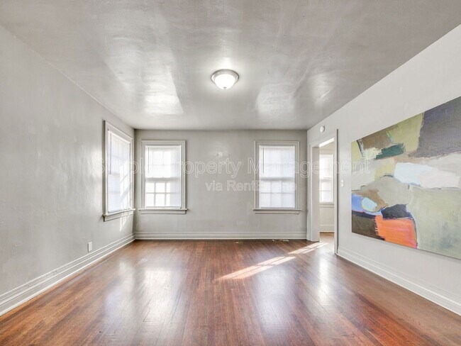 Building Photo - 816 NE 20th St