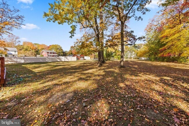 Building Photo - 24 Maple Ave