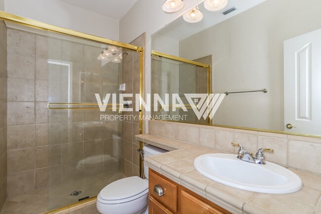 Building Photo - Beautiful 4 Bedroom Home in Great Location
