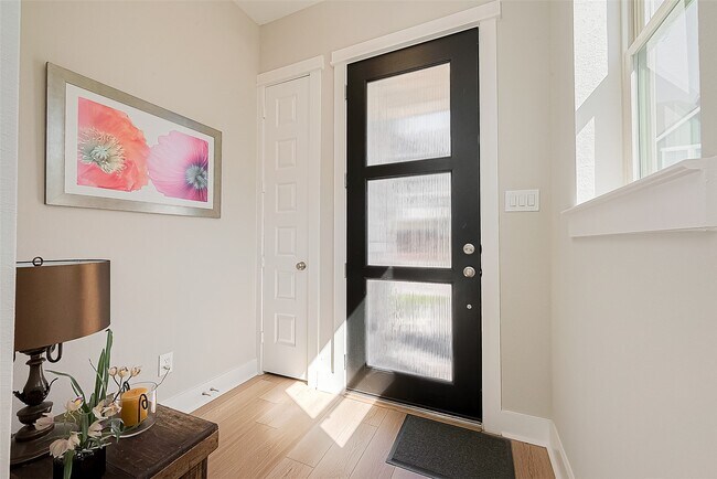 Building Photo - 10915 Brambling Wood Dr