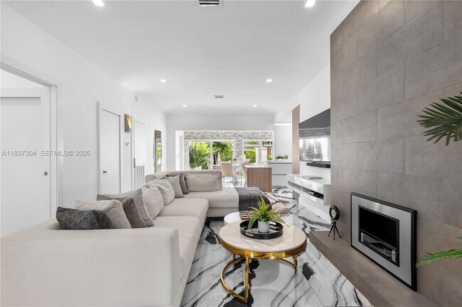 Building Photo - 1544 Michigan Ave