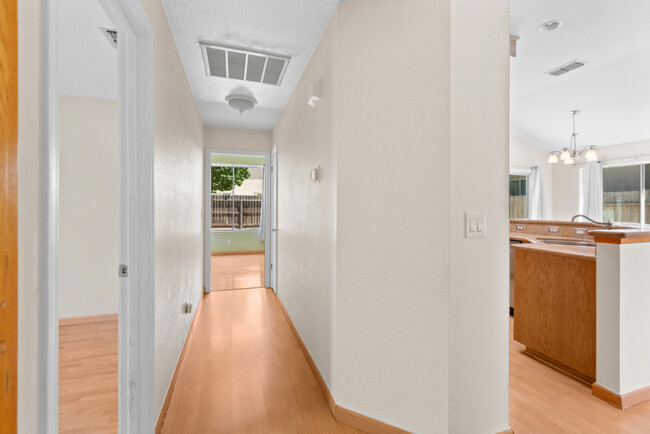 Building Photo - 8753 Redwood Grove Way