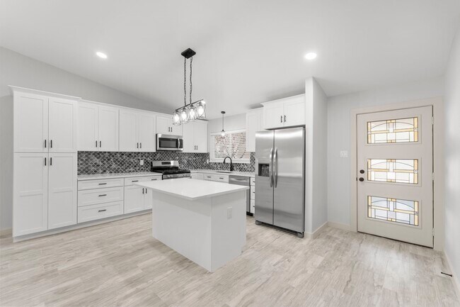 Building Photo - 5 Canyon Oak Pl