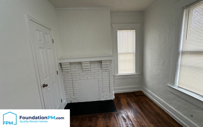 Building Photo - 914 Garland St