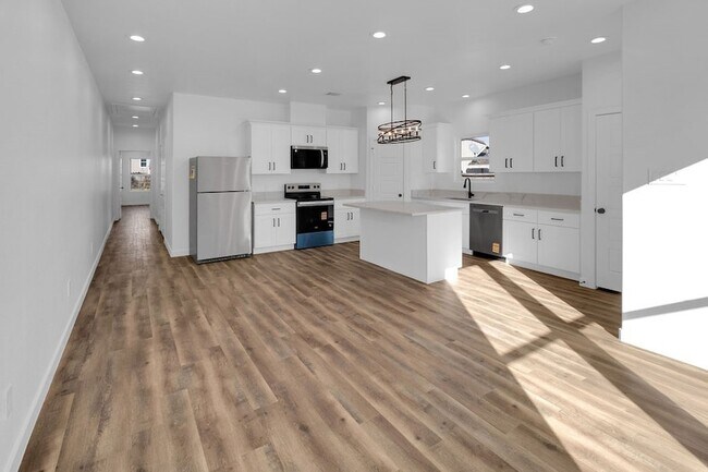 Building Photo - 104 Runnels St