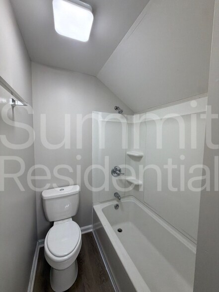 Building Photo - 4713 Walnut Grove Ave