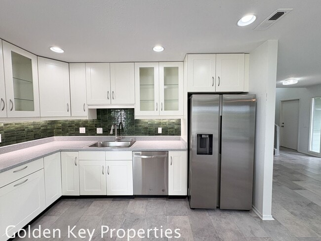 Building Photo - Welcome to this stunning 3-bedroom, 2-bath...