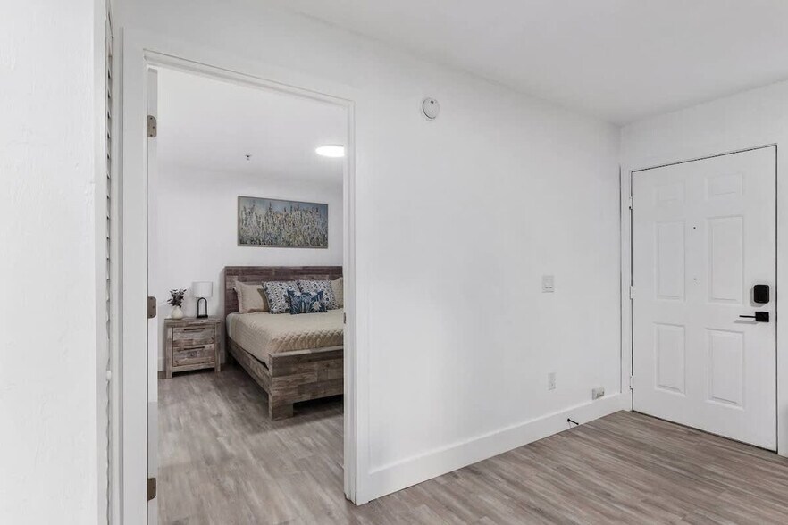 Building Photo - 2360 SW Archer Rd