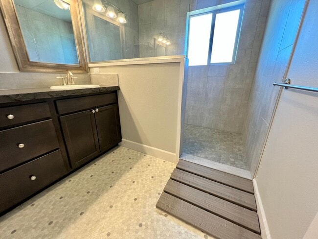 Building Photo - Modern 4 Bedroom Rambler in Ellensburg