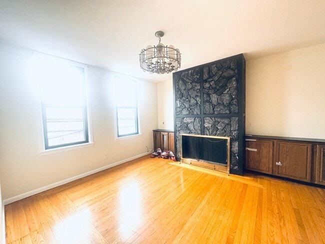 Building Photo - 549 61st St