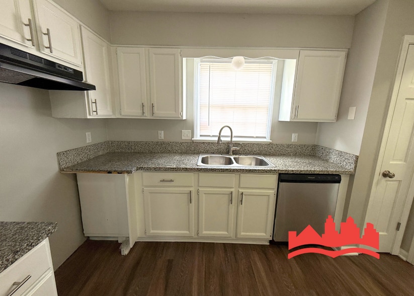 Building Photo - Charming and Updated 2-Bedroom Home for Rent!