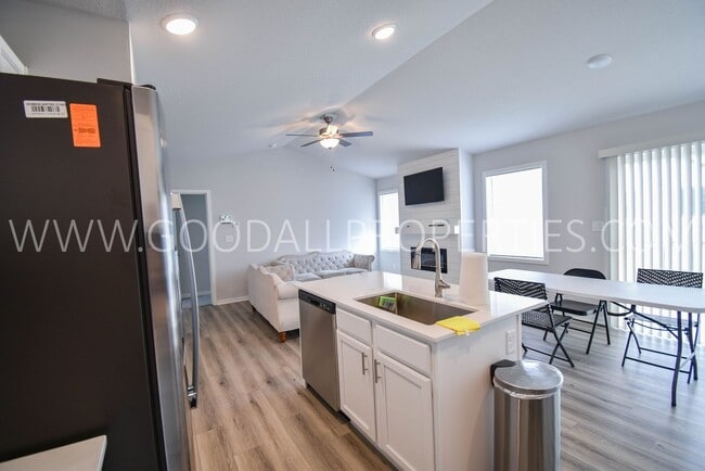 Building Photo - 3 Bedroom 2 Bath Home in Clive / Waukee School District