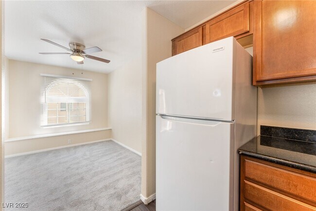 Building Photo - 3145 E Flamingo Rd
