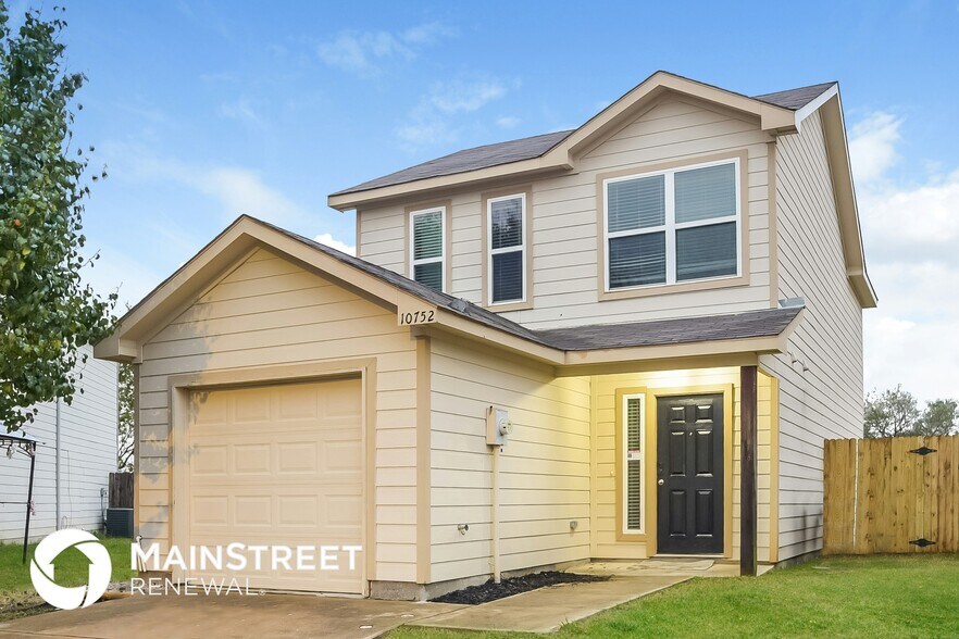 Building Photo - 10752 Many Oaks Dr