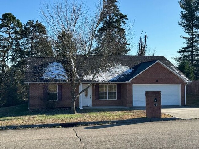 Building Photo - One-Level Ranch home in Halls