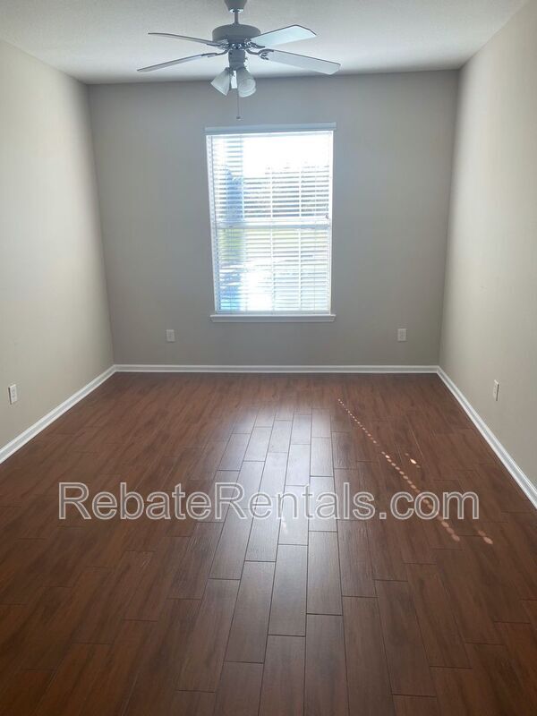 Building Photo - 7801 Point Meadows Dr