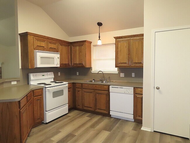 Building Photo - Beautiful 3 Bedroom, 2 Bath Home in Flint!