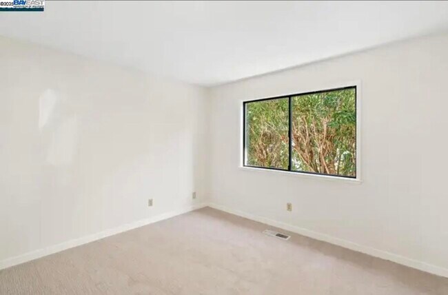 Building Photo - 131 Clover Hill Ct