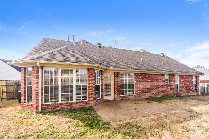 Building Photo - 9939 Greenalder Cove N