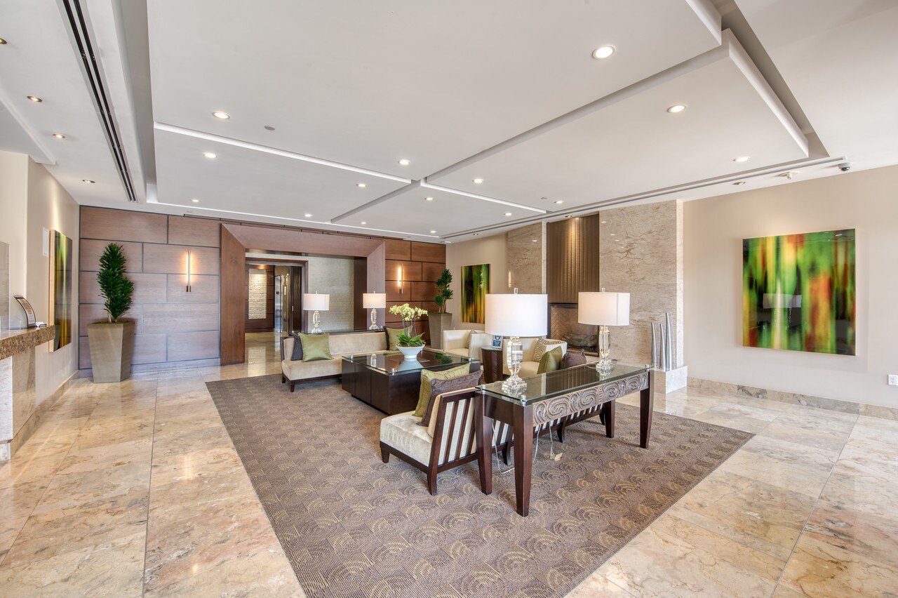 Building Photo - 5047 Scholarship