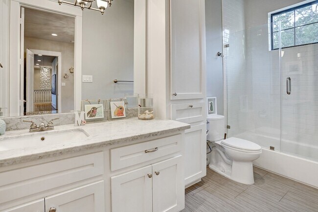 Building Photo - 5655 Locke Ln