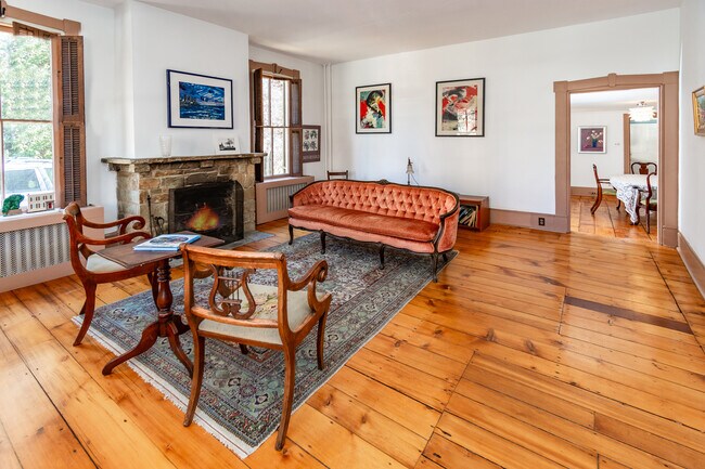 Building Photo - 45 York St