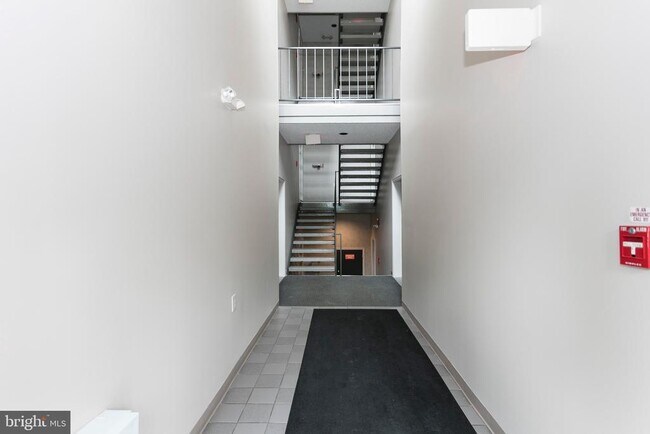 Building Photo - 273 S Pickett St