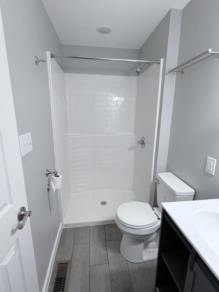 Building Photo - 205 Alesa Dr