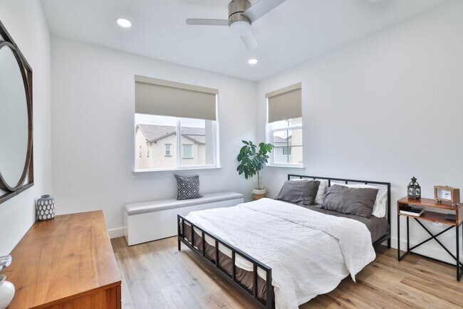 Building Photo - 2887 Penrose Ln
