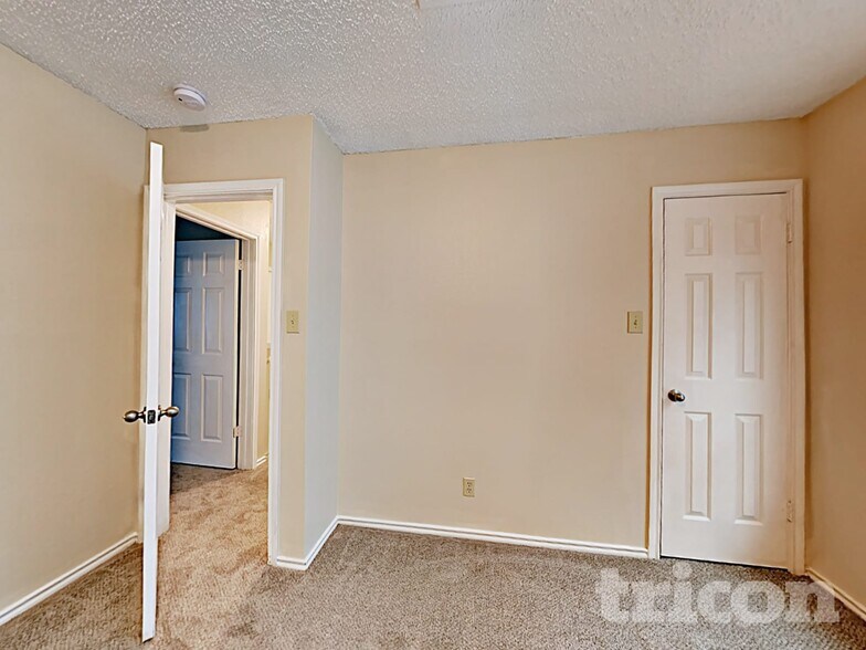 Building Photo - 8055 Chestnut Cedar Dr