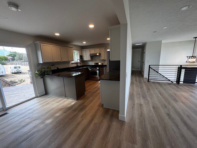Building Photo - 10543 S Weeping Willow Dr