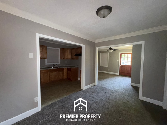 Building Photo - Charming 2BR/1BA Highland Heights Cove | Formal Dining Area & Huge Backyard