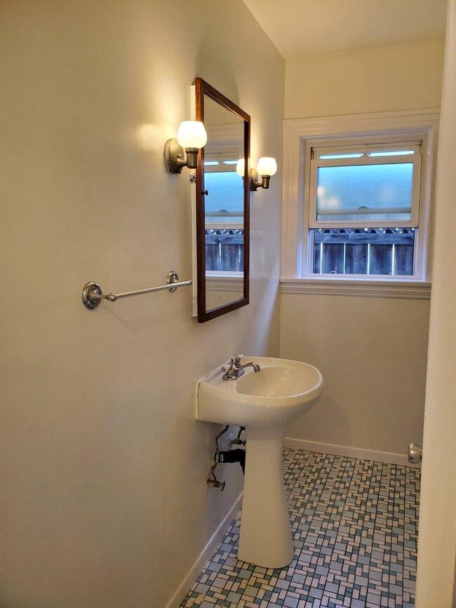 Building Photo - 4624 32nd St