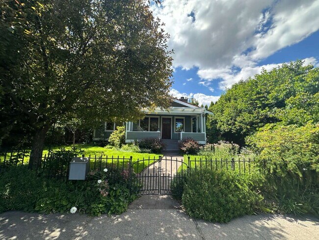 Building Photo - 607 NW Federal St