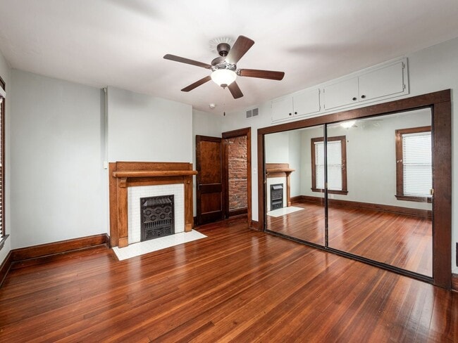 Building Photo - Central German Village Location!