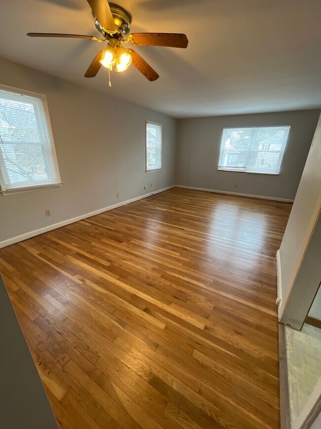 Building Photo - 943-945-945 Sheridan Ave