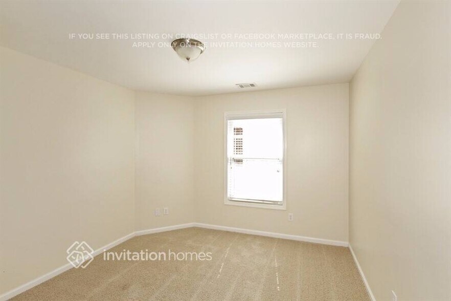 Building Photo - 7120 Thoreau Cir