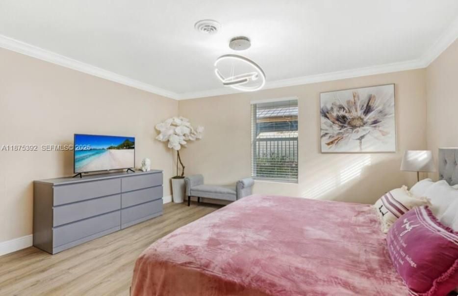 Building Photo - 5740 NE 19th Ave