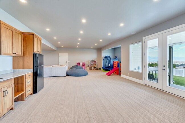Building Photo - 2872 N Sorrel Dr