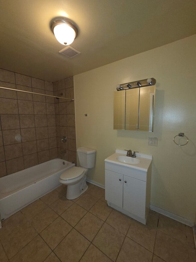 Building Photo - 6669 S Michigan Ave