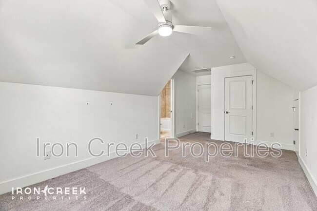 Building Photo - 17 Woodbridge Park Dr
