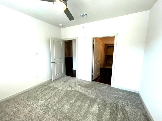 Building Photo - 15117 Fishtrap Bike Path