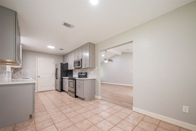 Building Photo - 10190 Dogwood Lp