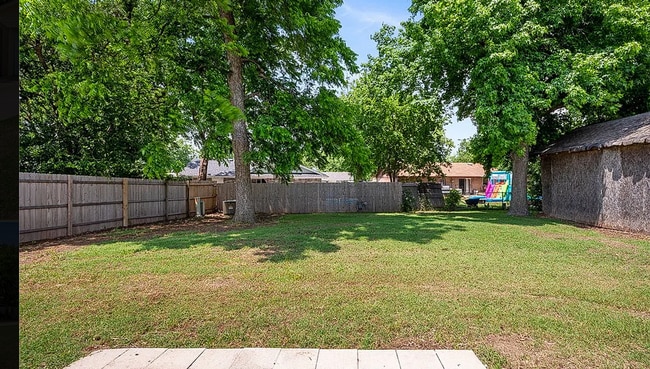 Building Photo - Spacious 3BD, 2BTH Home Right off 12th AVE Minutes from the highway and 5 Minutes from OU Campus!