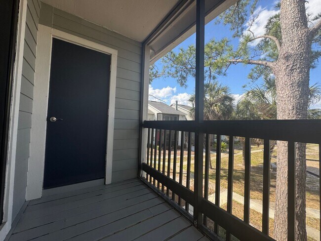 Building Photo - Newly Renovated 2/1 Condo ~ Gated Community near Tuskawilla!
